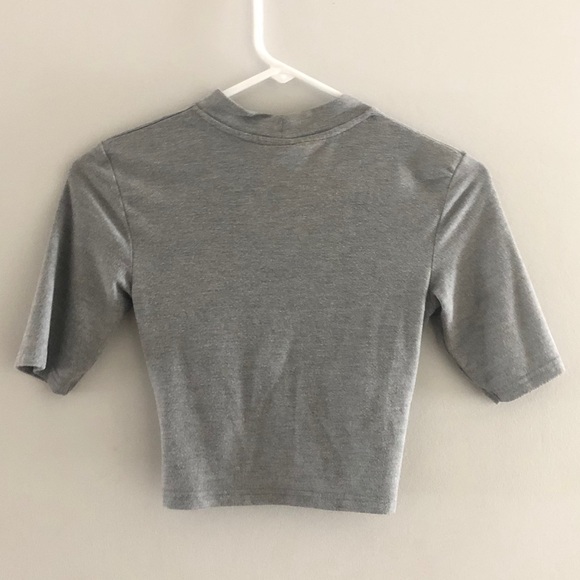 TOPSHOP SHORT SLEVE CHOKER CROP TOP - Picture 3 of 3